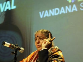 De afsluiting:   Keynote Vandana Shiva  